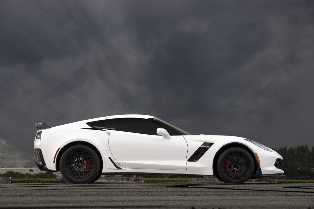 2015-chevrolet-corvette-z06-side-view-1024×683